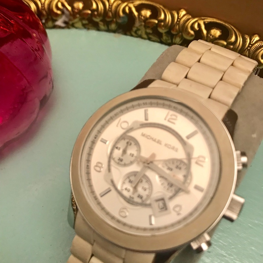 Watch - Picture 2 of 3